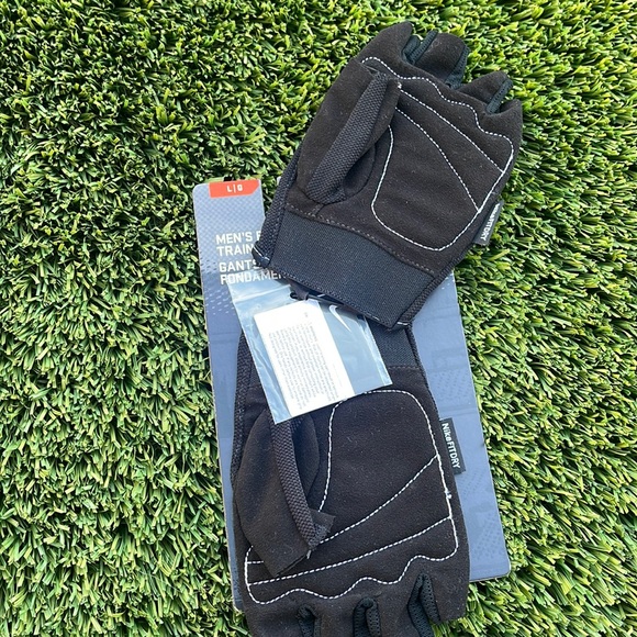 ❤️NEW!!!❤️ Nike Mens Fundamental  Training Gloves. - Picture 5 of 6